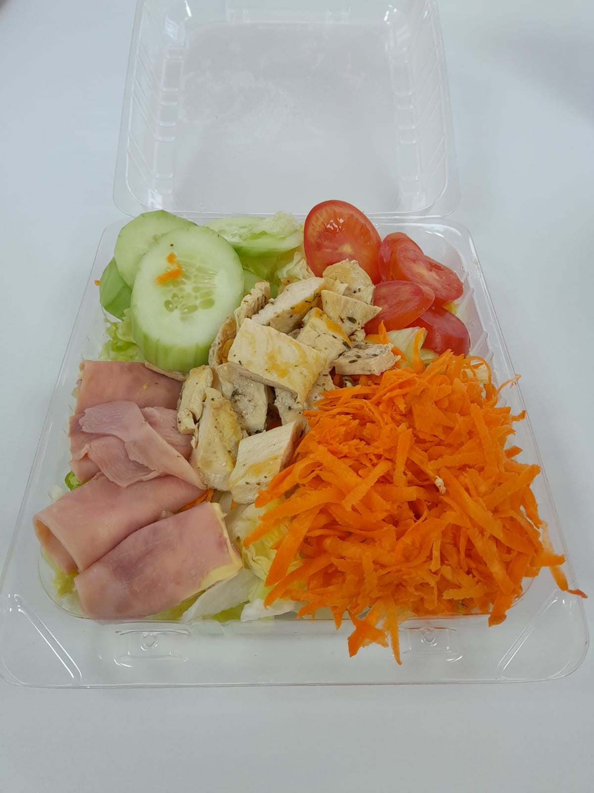 ENSALADA DE ATUN, JAMÓN Y POLLO